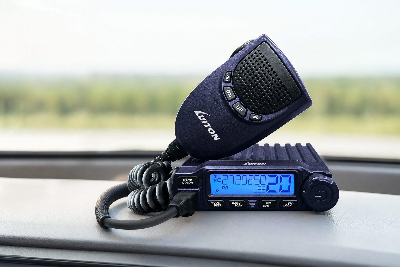 Luiton LT-310SDR je kompaktné CB rádio s AM, FM a SSB, výkonom do 15 W a pokročilým potlačením šumu
